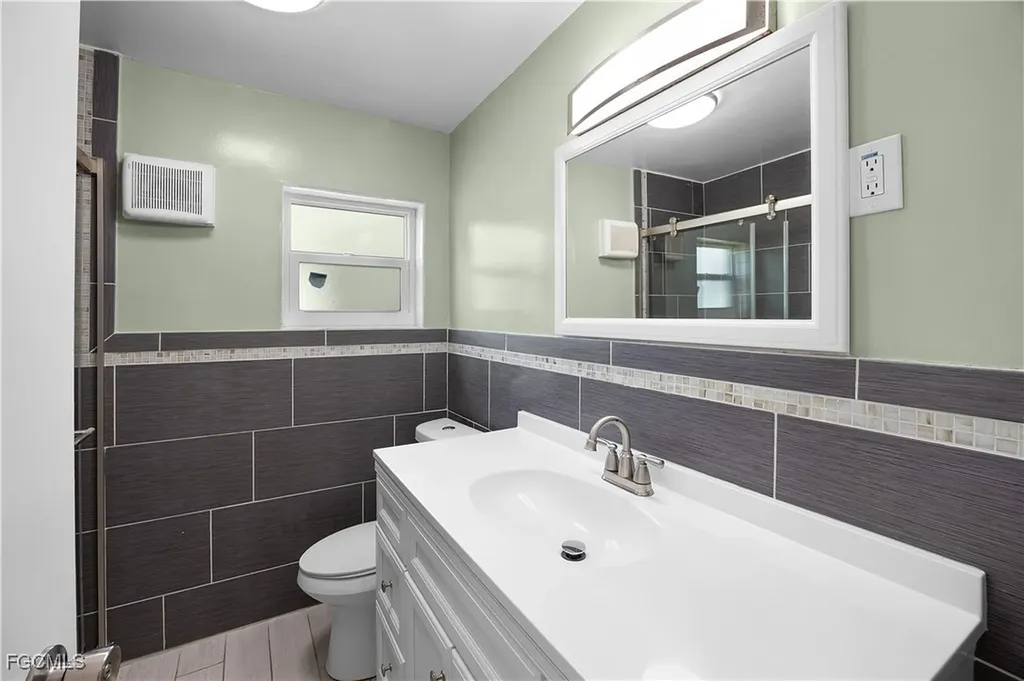 275 Lakeview Drive North Fort Myers FL 33917