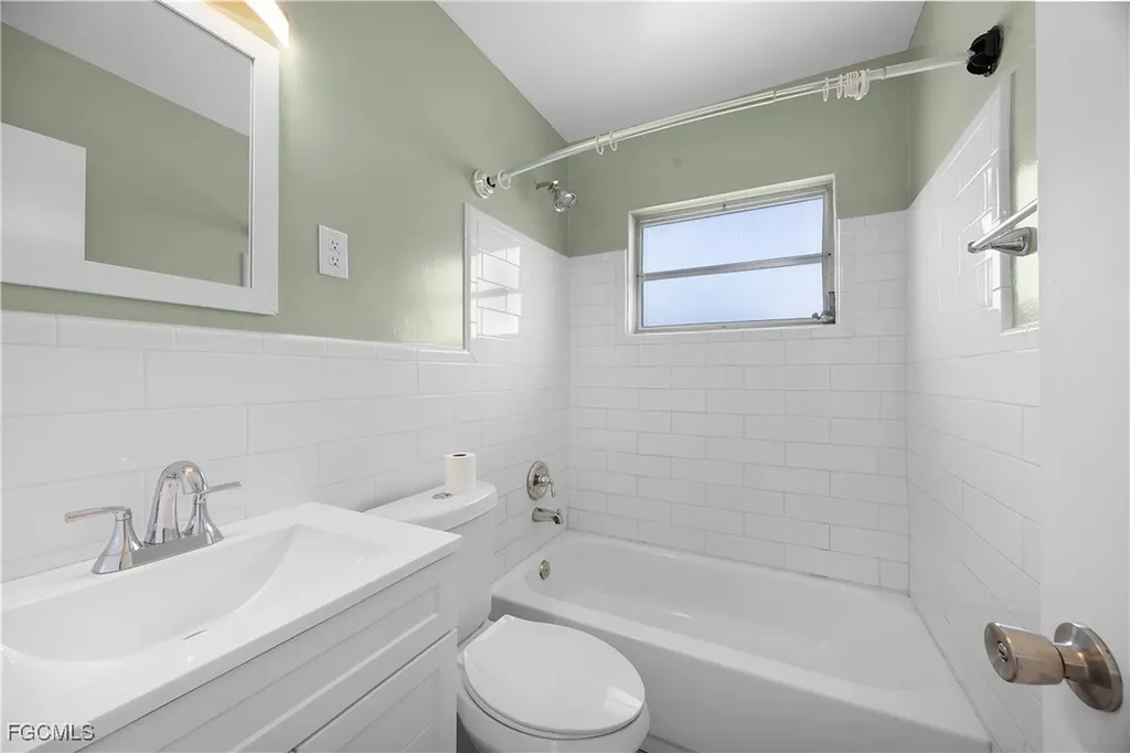 275 Lakeview Drive North Fort Myers FL 33917