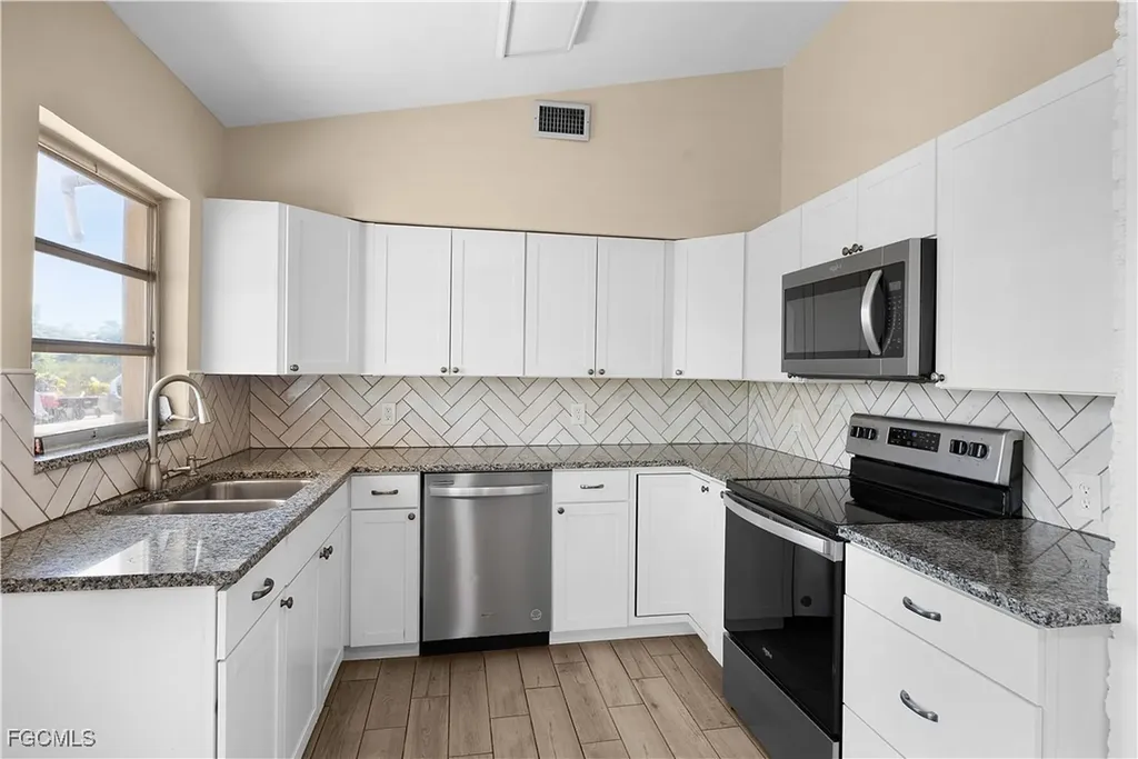 275 Lakeview Drive North Fort Myers FL 33917