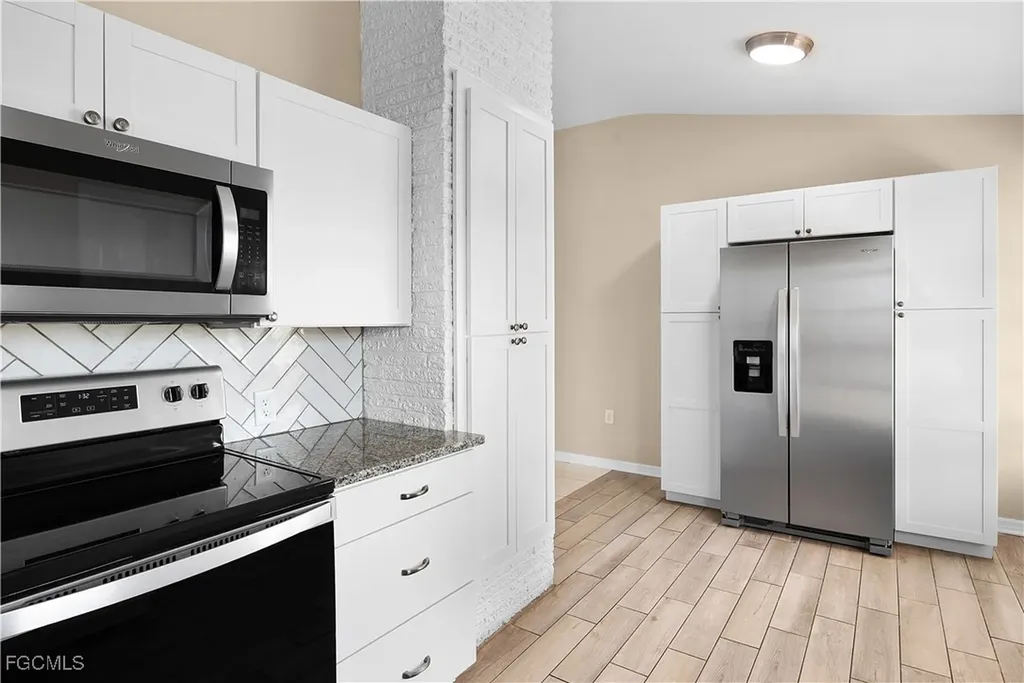 275 Lakeview Drive North Fort Myers FL 33917