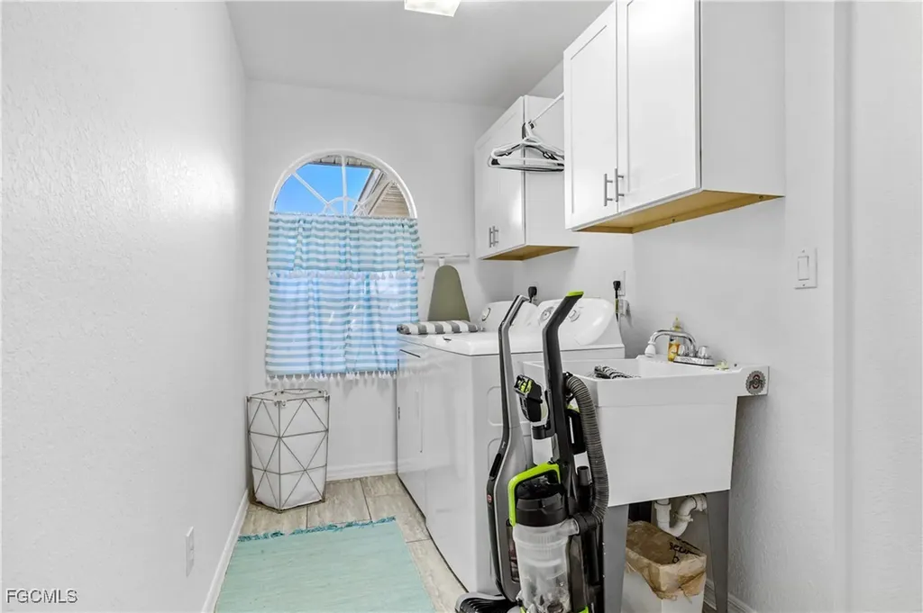 1402 SE 18th Street Cape Coral FL 33990