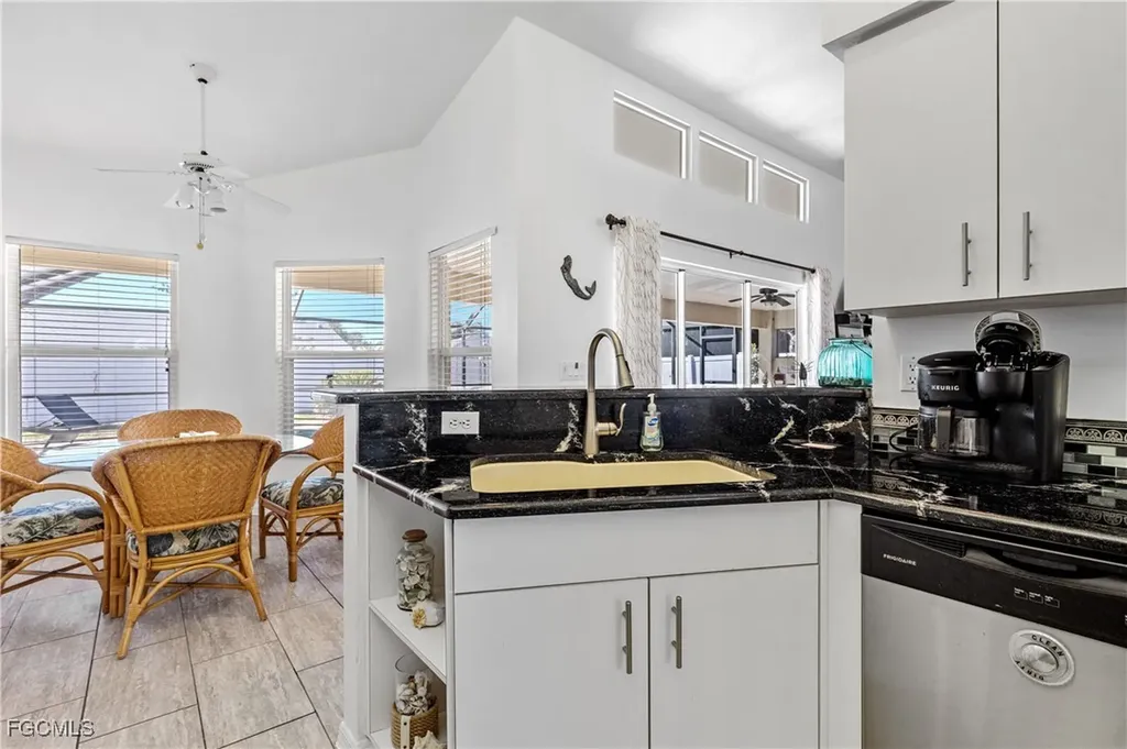 1402 SE 18th Street Cape Coral FL 33990