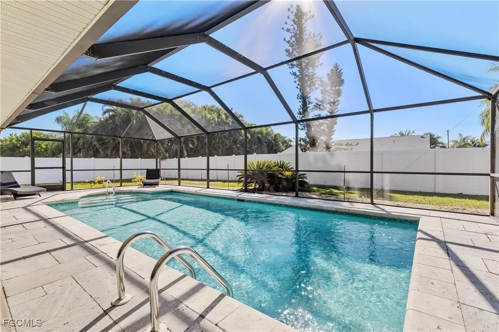 1402 SE 18th Street Cape Coral FL 33990