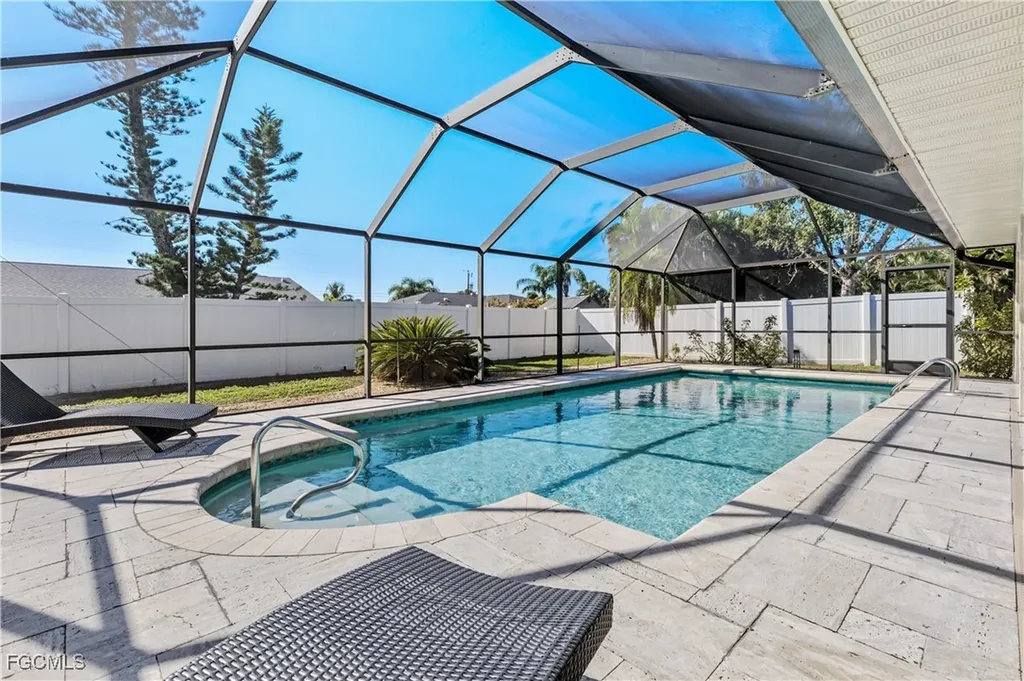 1402 SE 18th Street Cape Coral FL 33990