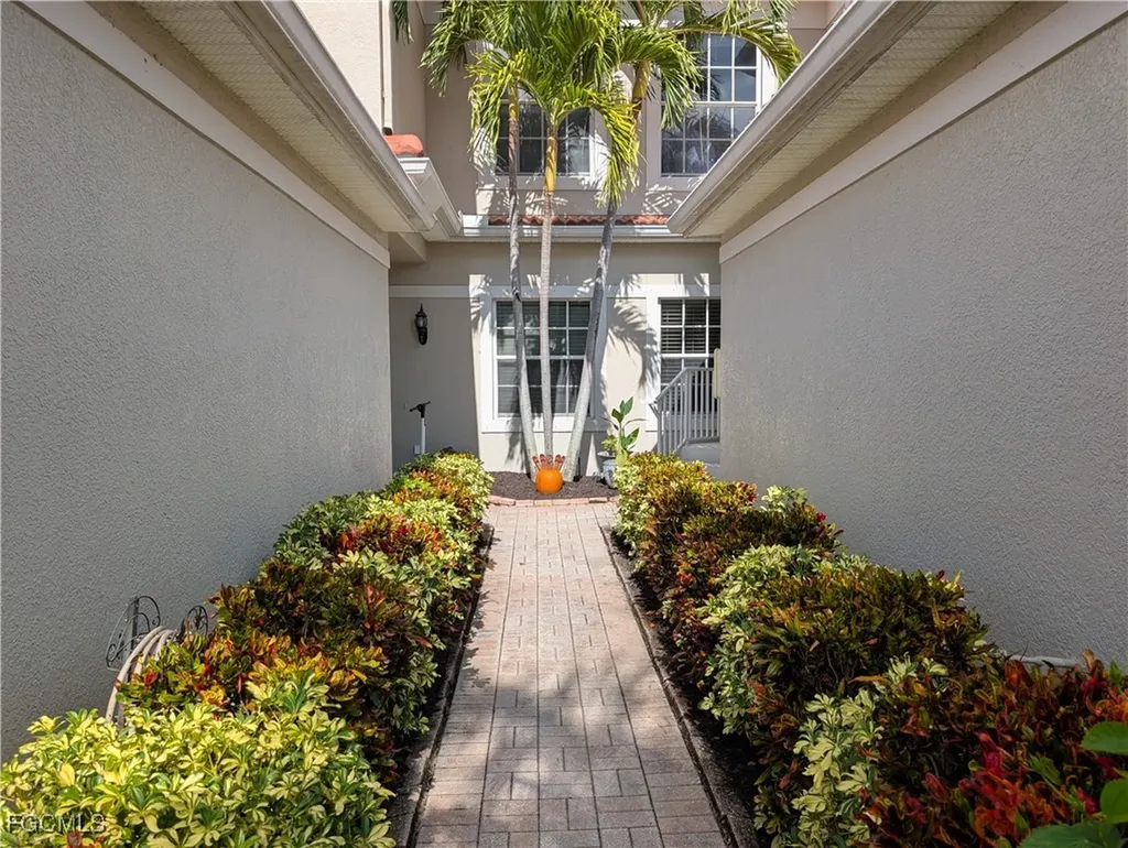 9208 Calle Arragon Avenue Fort Myers FL 33908