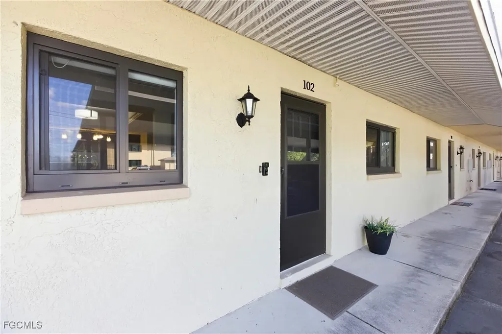 4805 Sorrento Court Cape Coral FL 33904