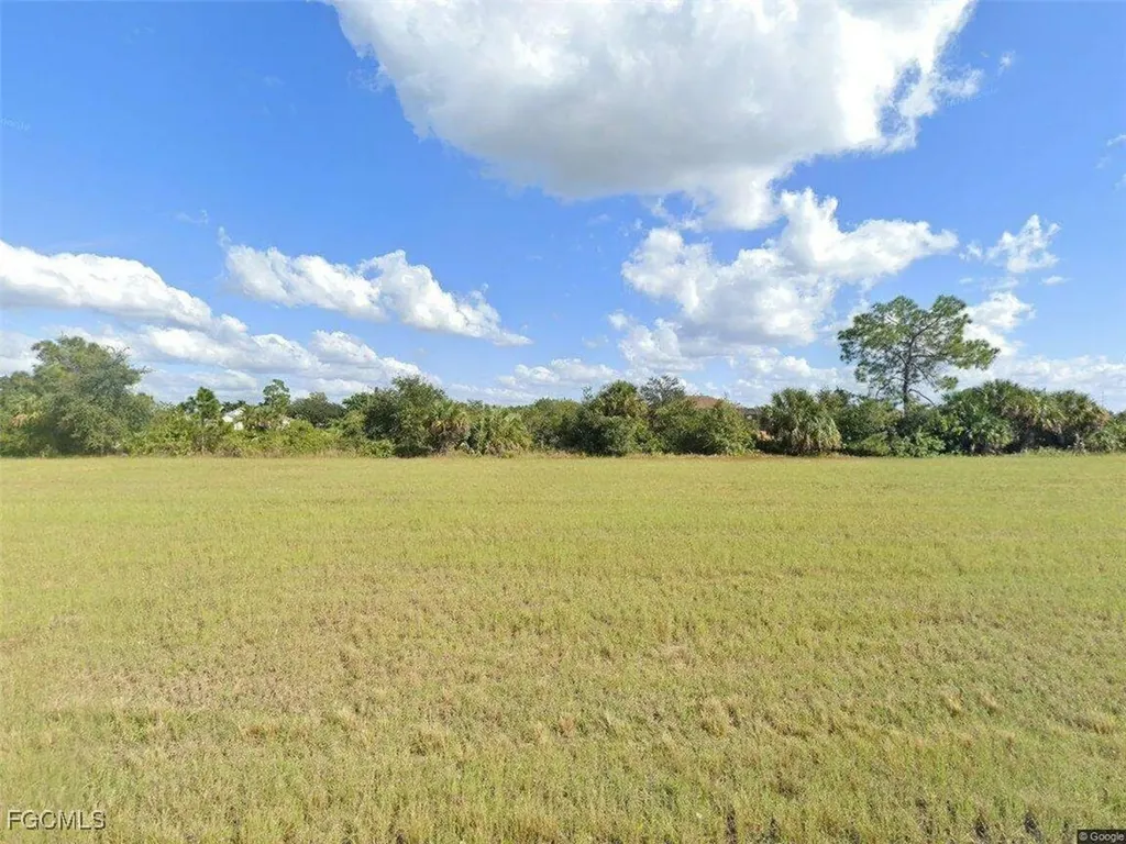 2613 NE 5th Place Cape Coral FL 33909