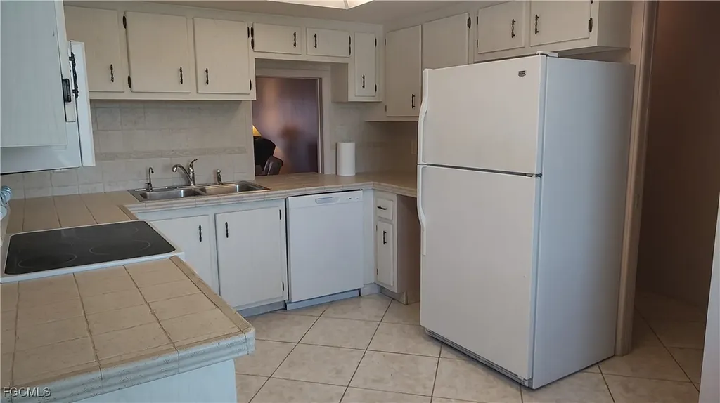 4713 Santa Barbara Boulevard Cape Coral FL 33914