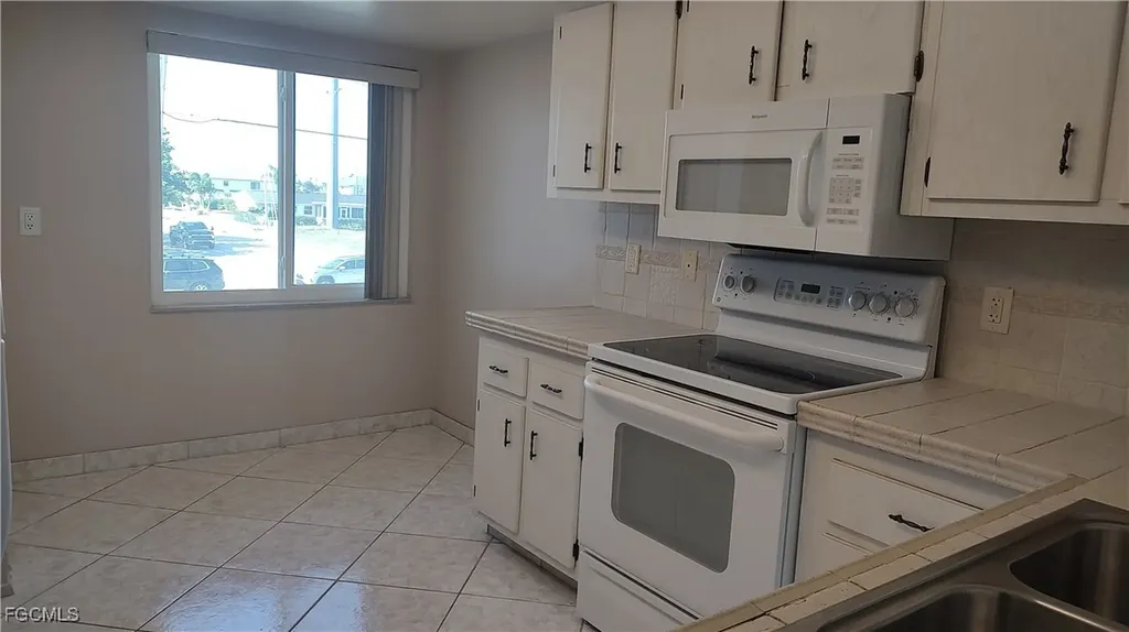 4713 Santa Barbara Boulevard Cape Coral FL 33914