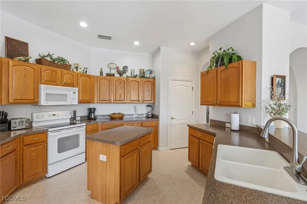 5307 SW 25th Place Cape Coral FL 33914