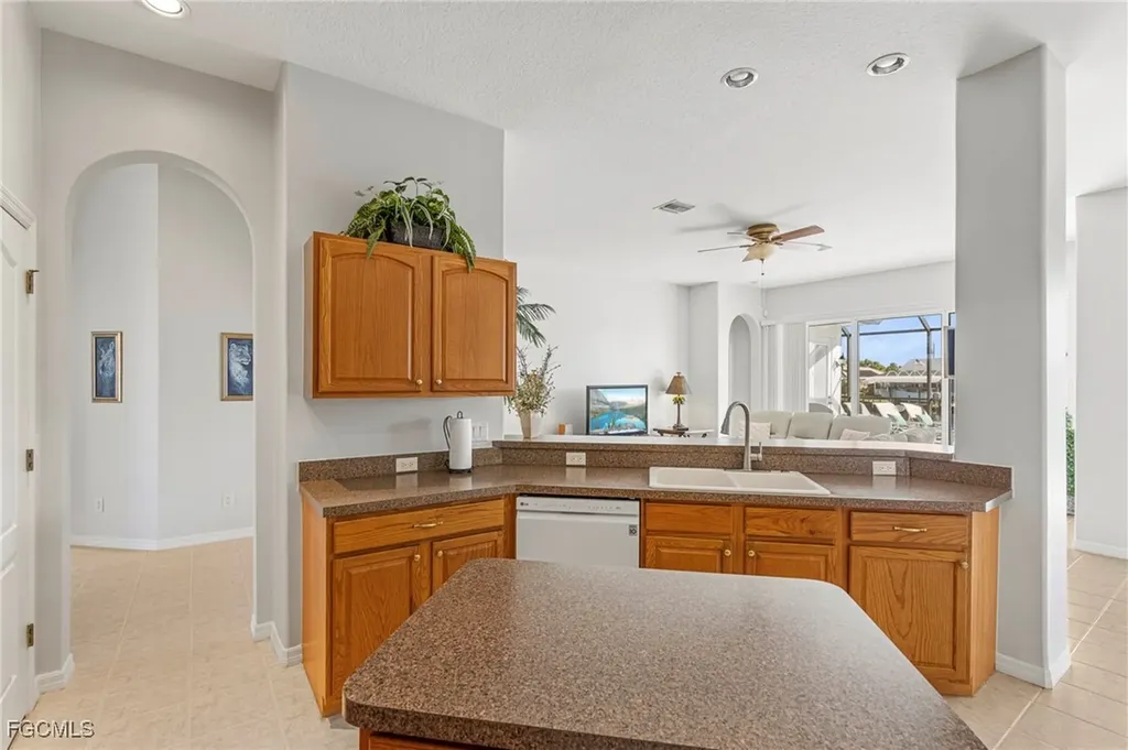 5307 SW 25th Place Cape Coral FL 33914