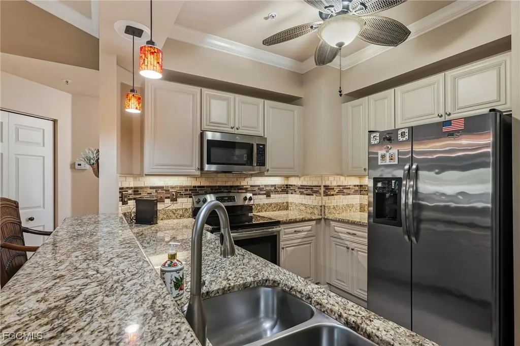 1076 Winding Pines Circle Cape Coral FL 33909