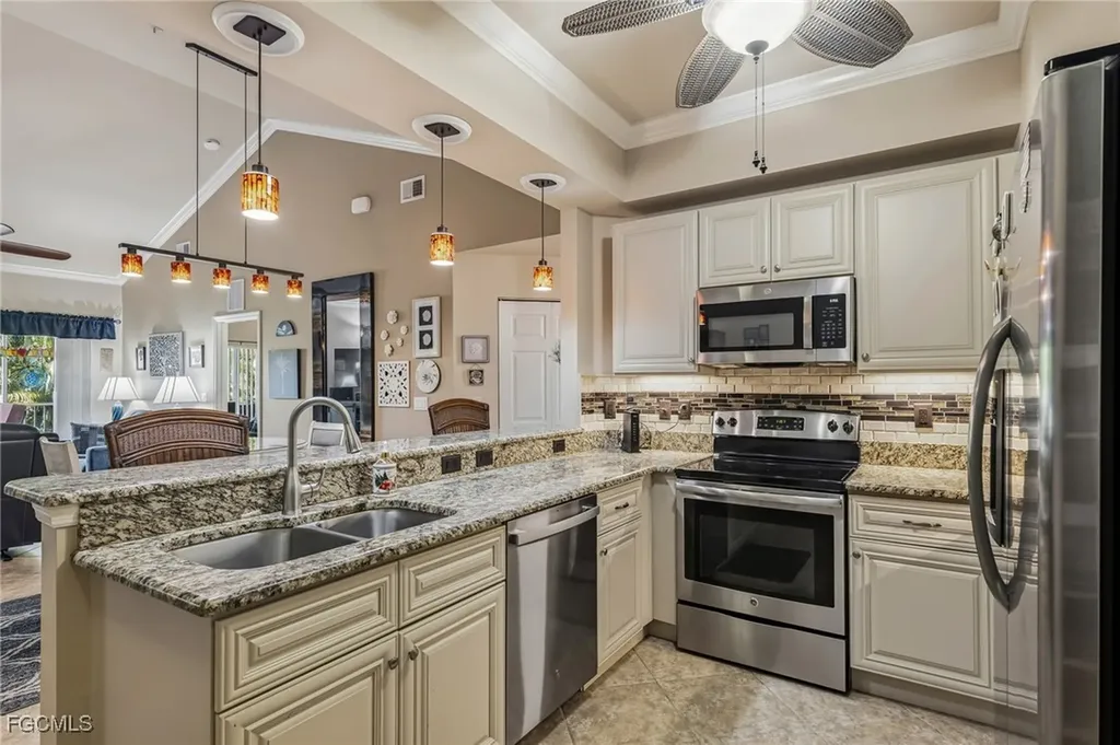 1076 Winding Pines Circle Cape Coral FL 33909