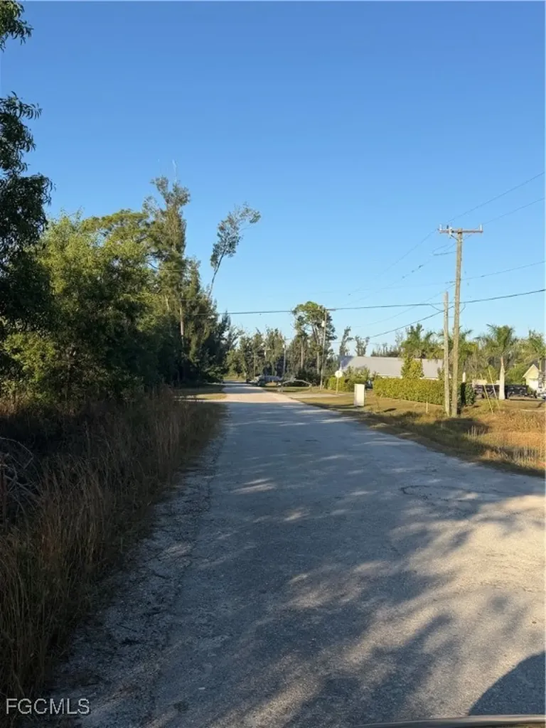 1812 Wade Drive Cape Coral FL 33991