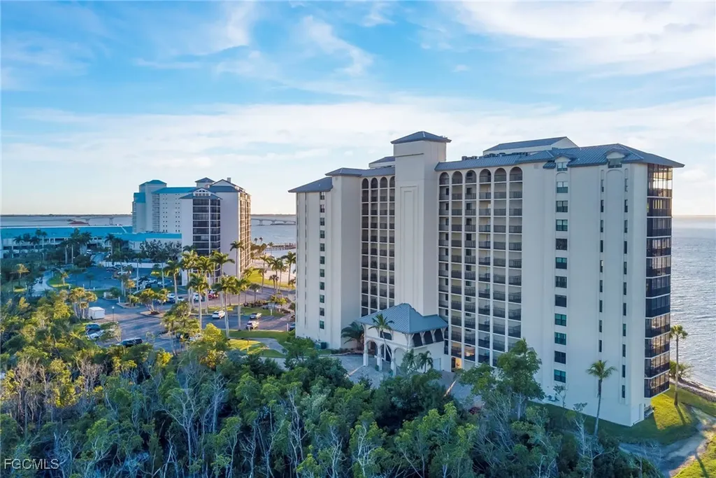 Fort Myers FL, 17080 Harbour Point Drive, Unit 614