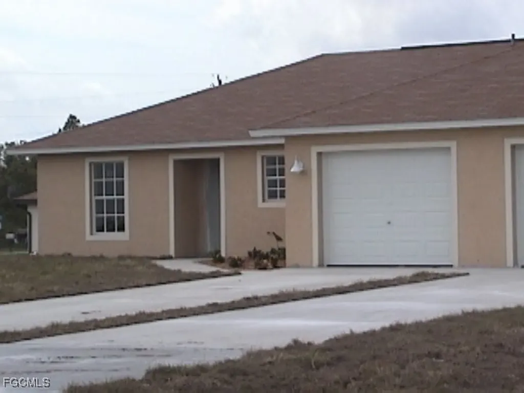 2605/2607 Sunniland Boulevard Lehigh Acres FL 33971