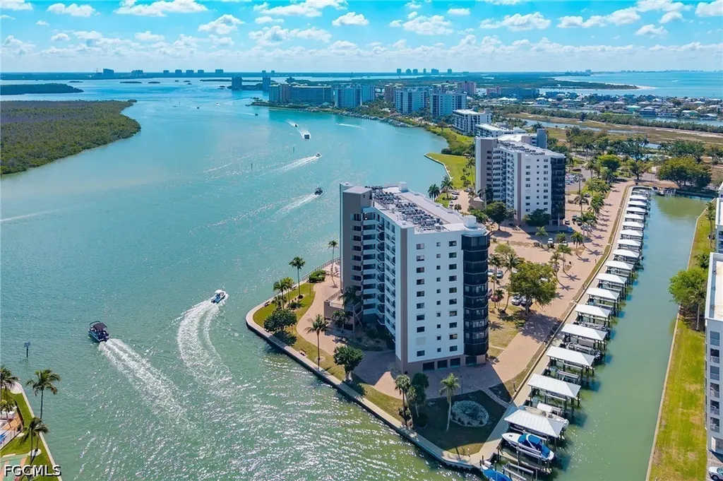 Fort Myers Beach FL, 4265 Bay Beach Lane, Unit 522