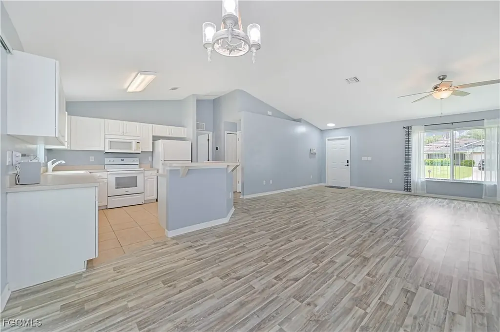 3445 NE 8th Place Cape Coral FL 33909