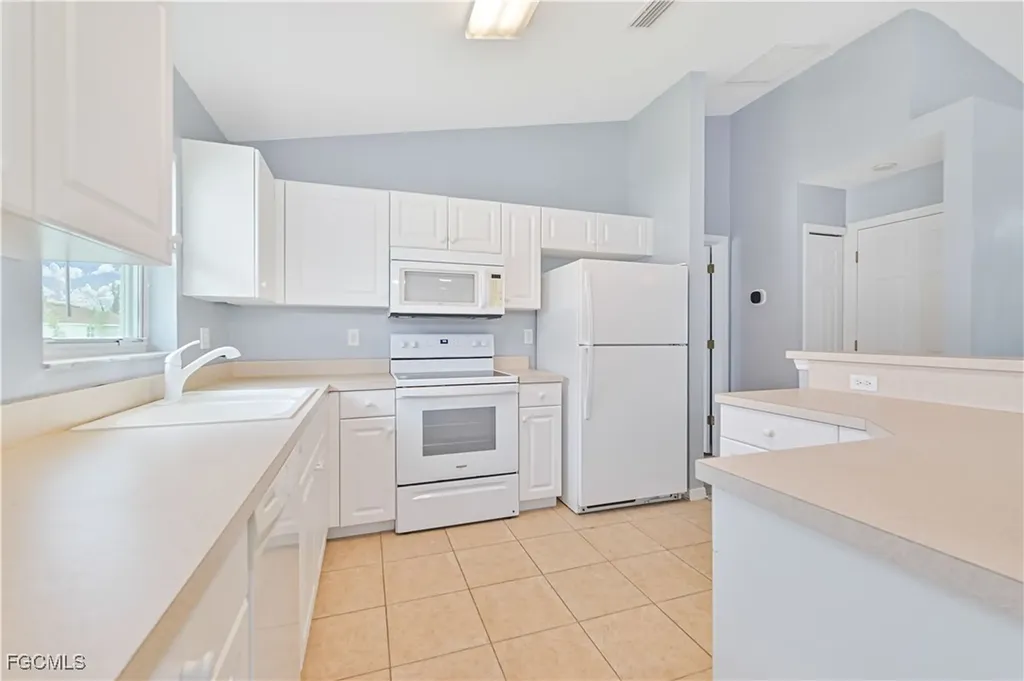 3445 NE 8th Place Cape Coral FL 33909