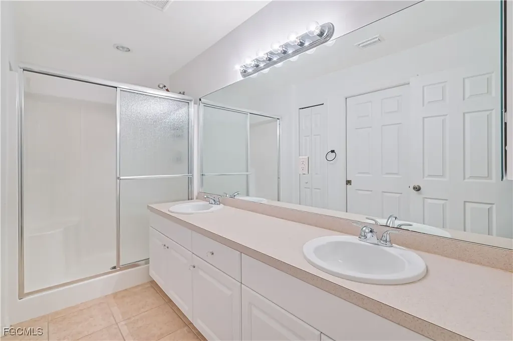 3445 NE 8th Place Cape Coral FL 33909