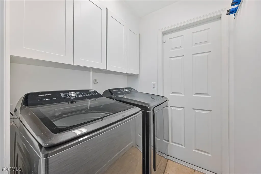 3445 NE 8th Place Cape Coral FL 33909