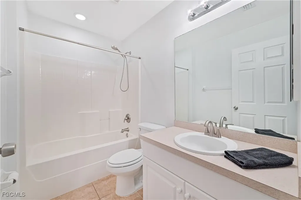 3445 NE 8th Place Cape Coral FL 33909