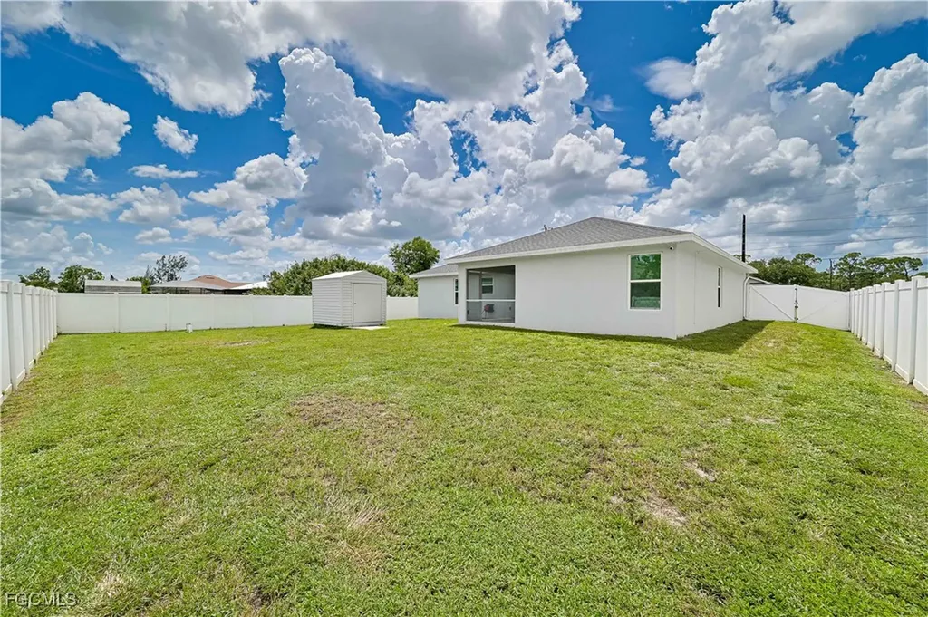 3445 NE 8th Place Cape Coral FL 33909