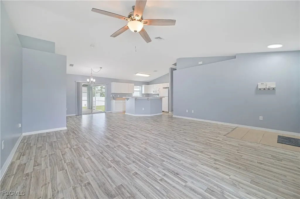 3445 NE 8th Place Cape Coral FL 33909