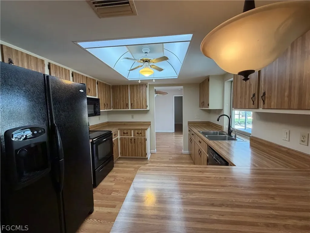 2121 SE 8th Terrace Cape Coral FL 33990