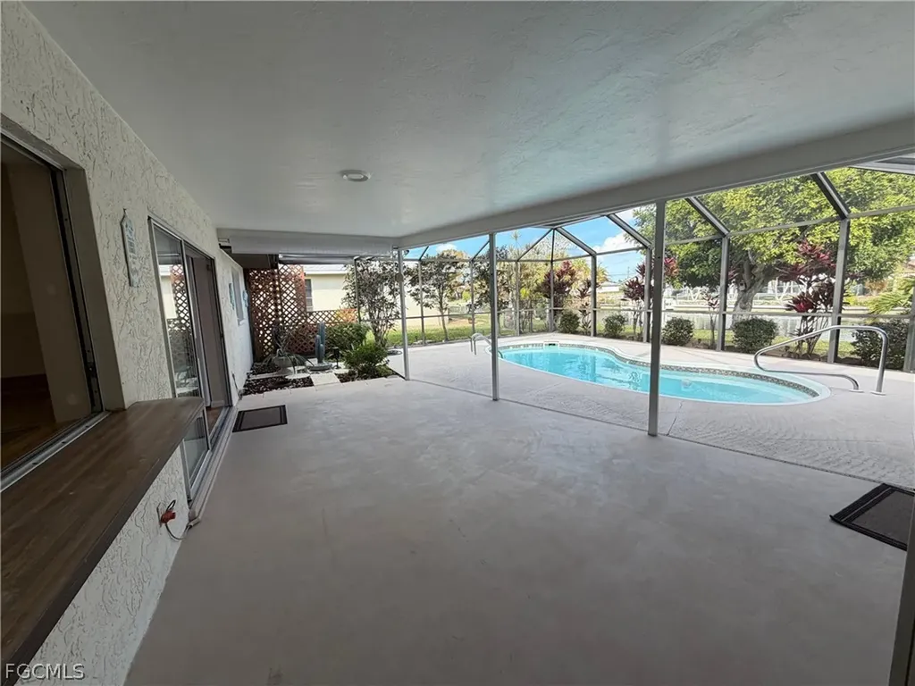 2121 SE 8th Terrace Cape Coral FL 33990