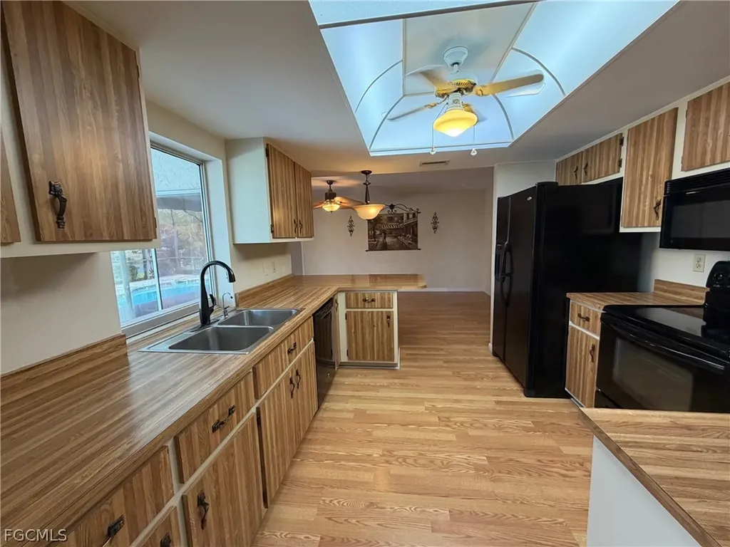 2121 SE 8th Terrace Cape Coral FL 33990