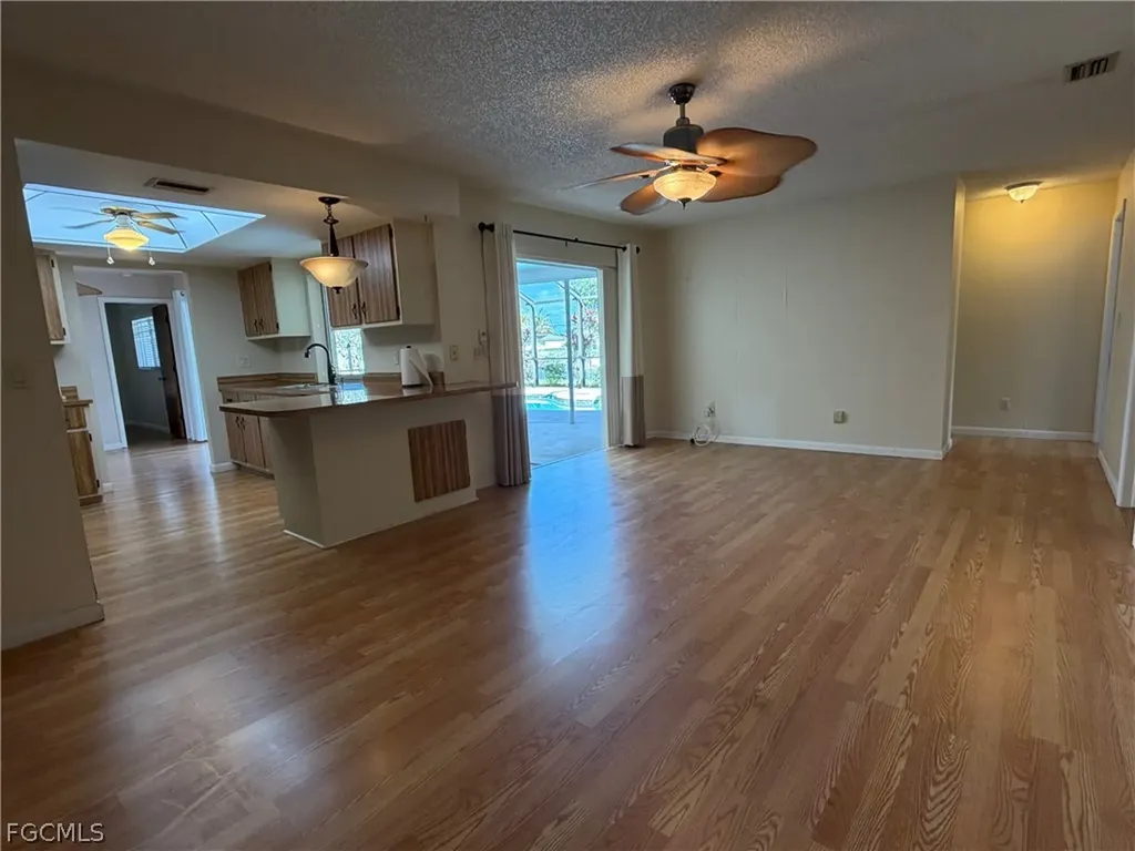 2121 SE 8th Terrace Cape Coral FL 33990
