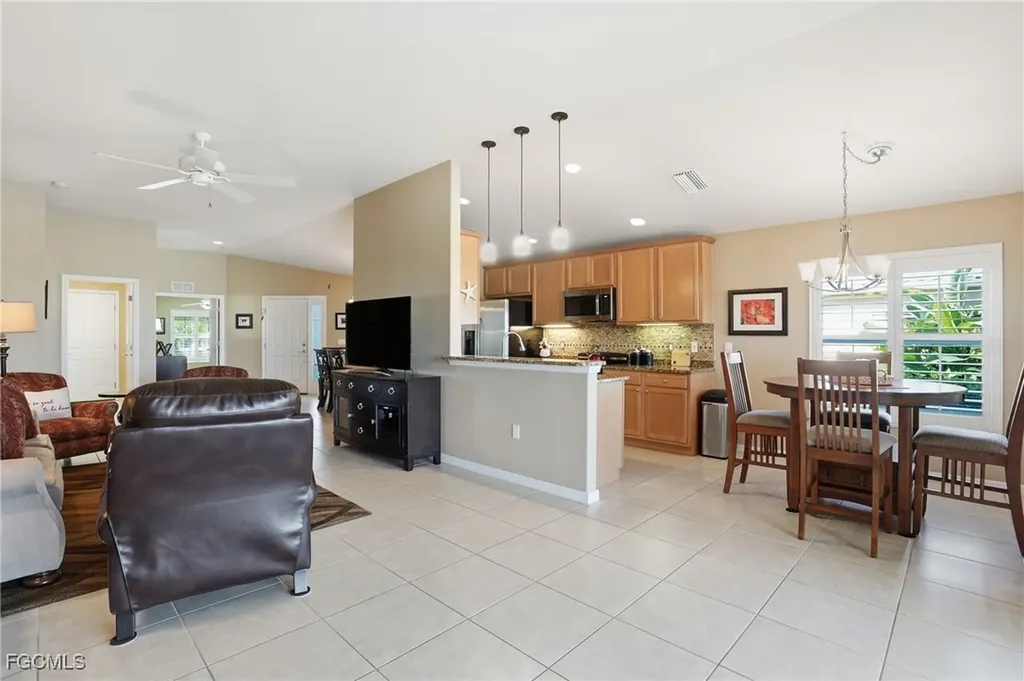 2513 Hopefield Court Cape Coral FL 33991