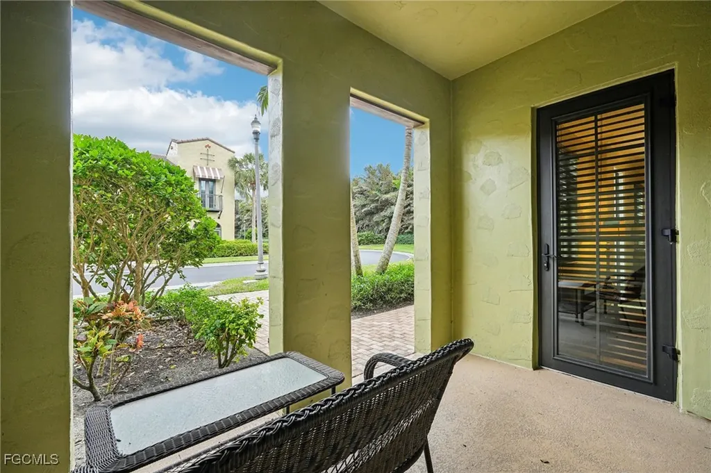 9064 Capistrano Street N Naples FL 34113