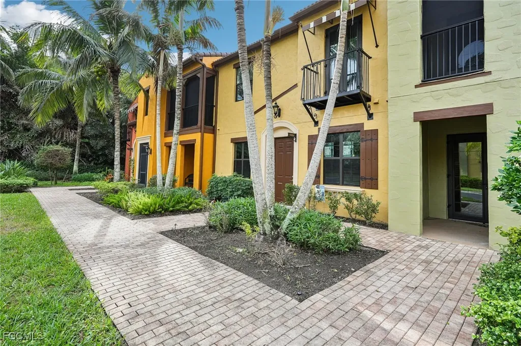 9064 Capistrano Street N Naples FL 34113