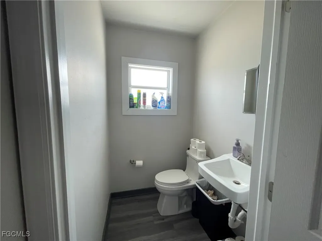 820 Cape Coral Parkway E Cape Coral FL 33904
