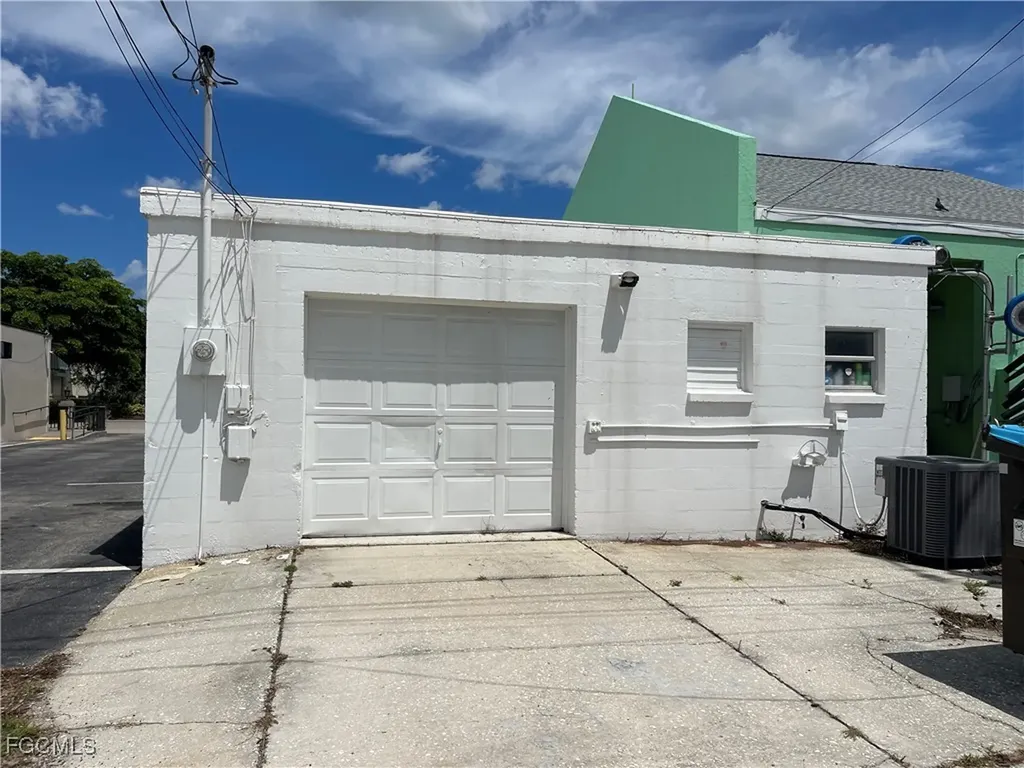820 Cape Coral Parkway E Cape Coral FL 33904
