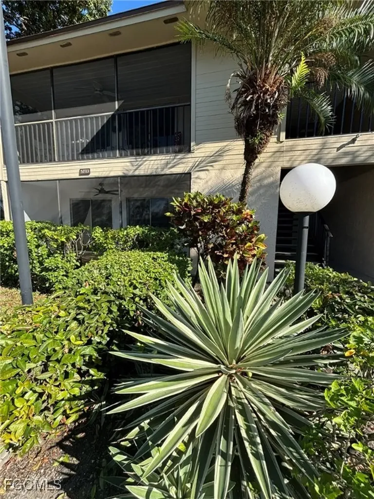 5713 Foxlake Drive North Fort Myers FL 33917