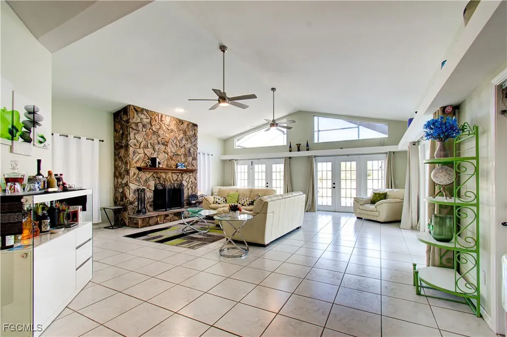 4332 Country Club Boulevard Cape Coral FL 33904