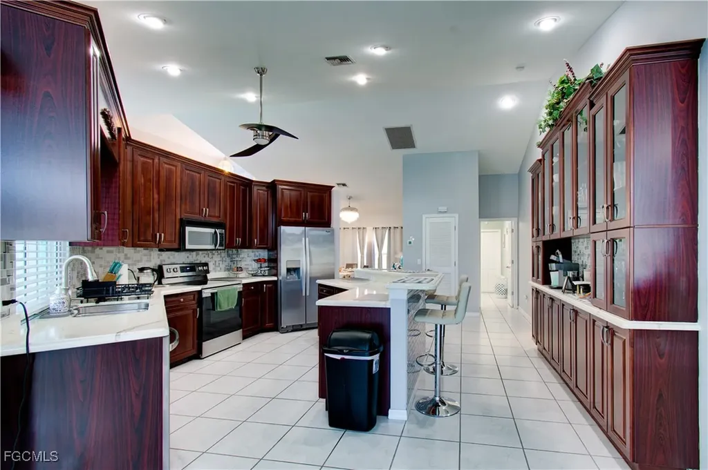 4332 Country Club Boulevard Cape Coral FL 33904