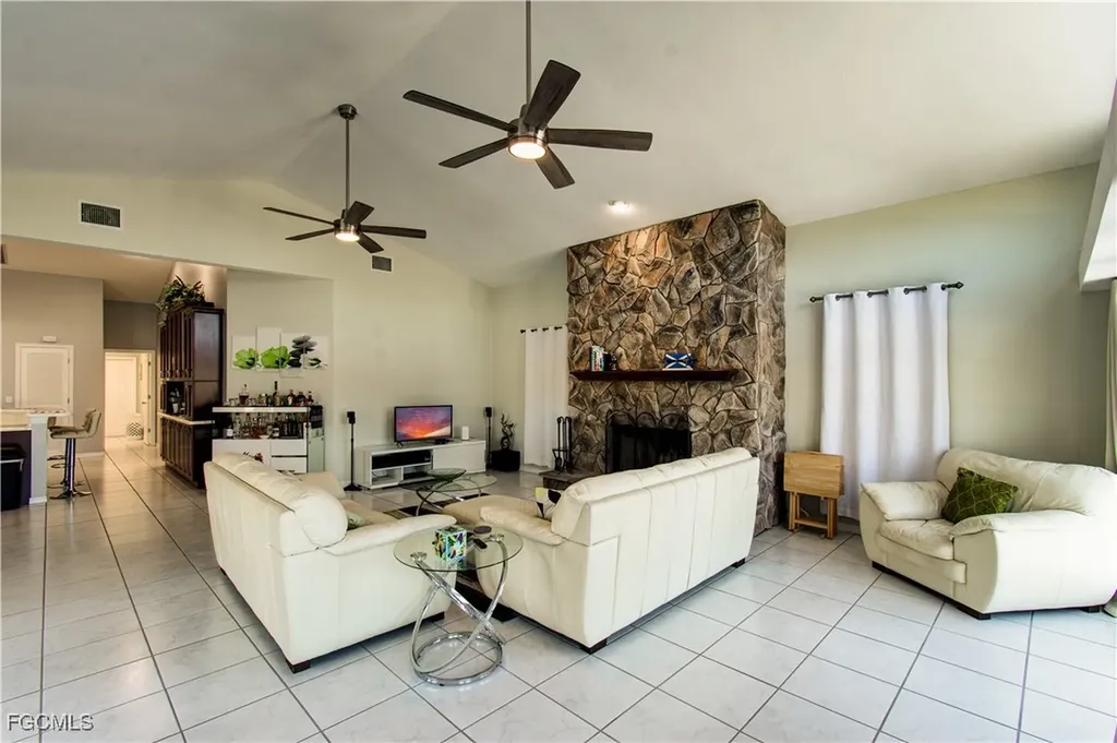 4332 Country Club Boulevard Cape Coral FL 33904