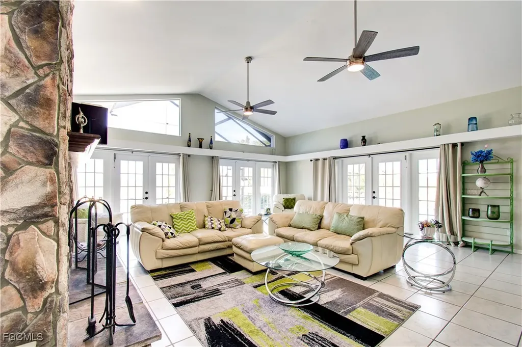 4332 Country Club Boulevard Cape Coral FL 33904