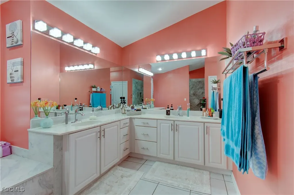 4332 Country Club Boulevard Cape Coral FL 33904