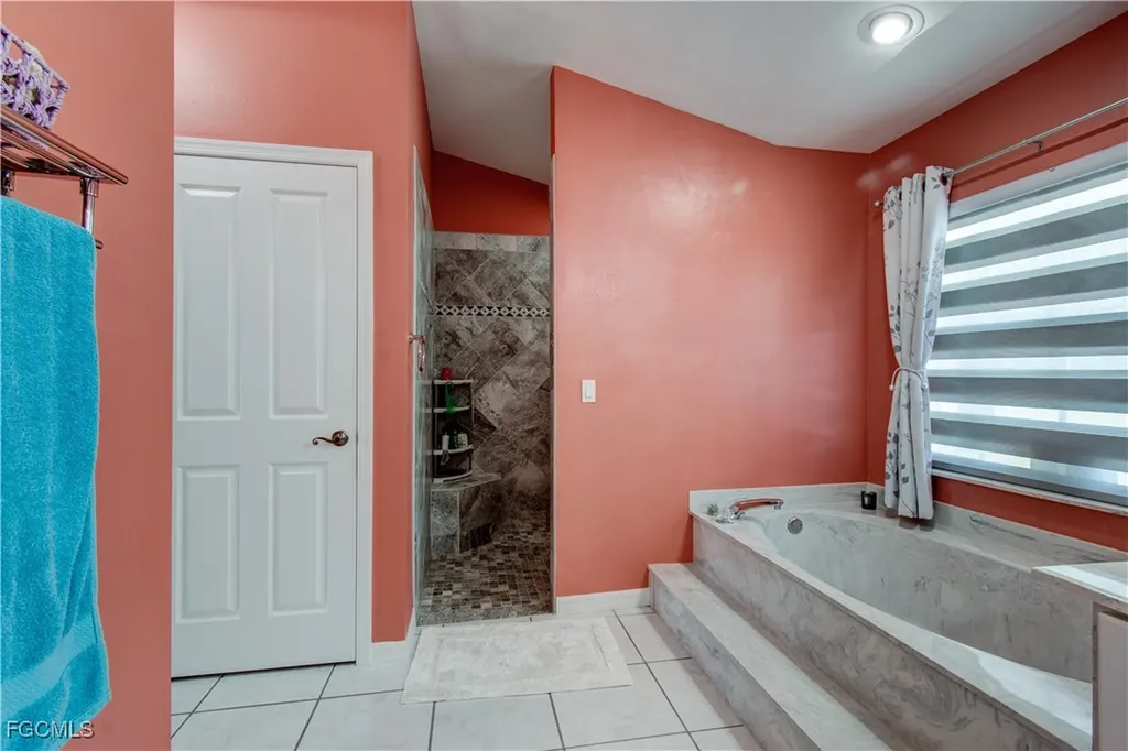 4332 Country Club Boulevard Cape Coral FL 33904