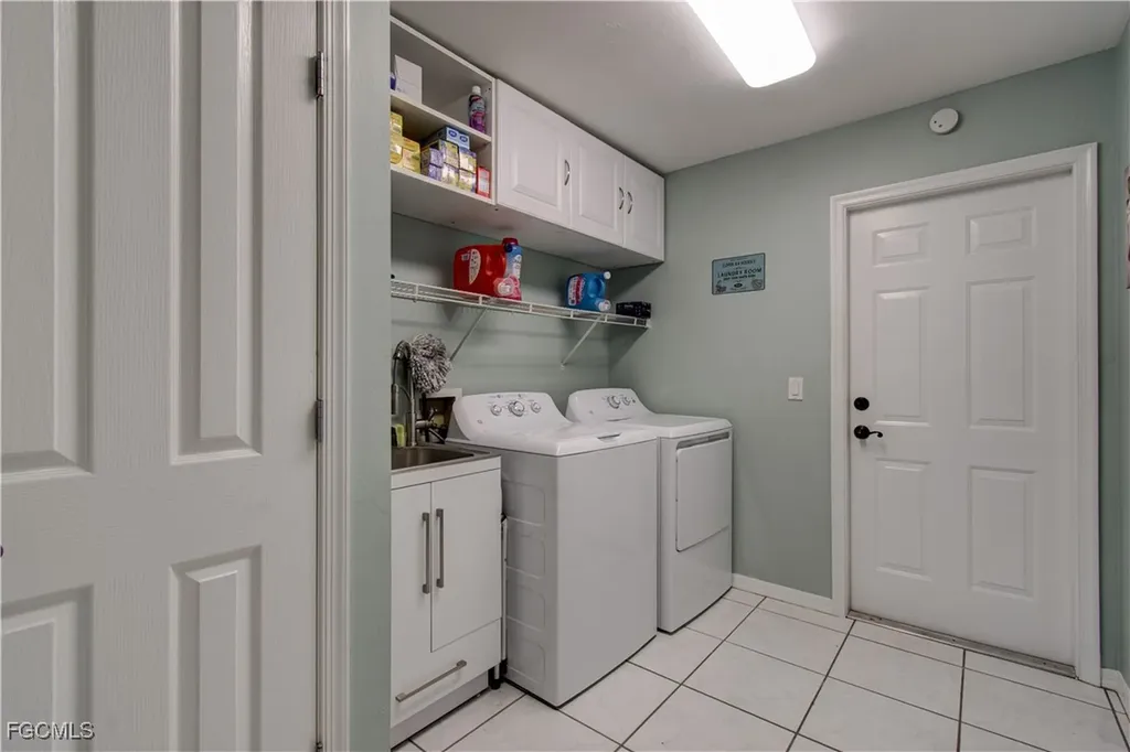 4332 Country Club Boulevard Cape Coral FL 33904