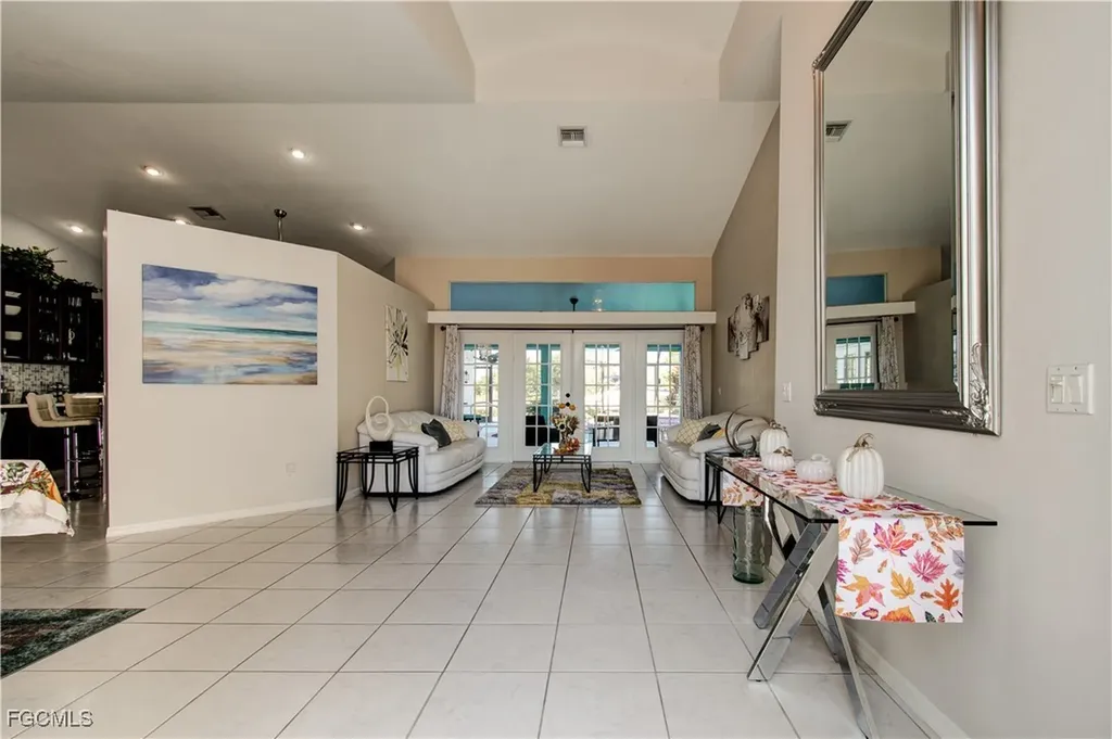 4332 Country Club Boulevard Cape Coral FL 33904