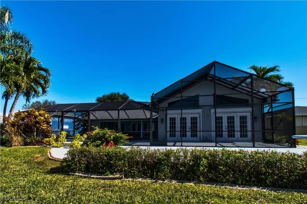 4332 Country Club Boulevard Cape Coral FL 33904