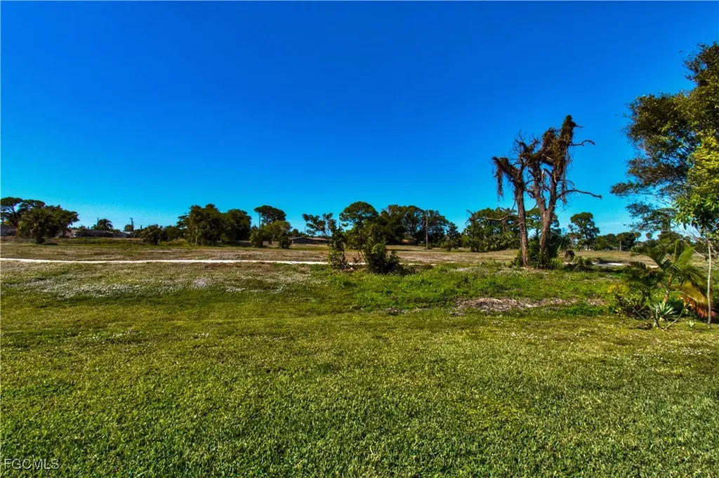 4332 Country Club Boulevard Cape Coral FL 33904