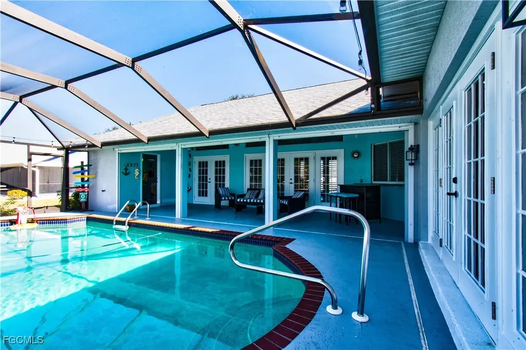 4332 Country Club Boulevard Cape Coral FL 33904