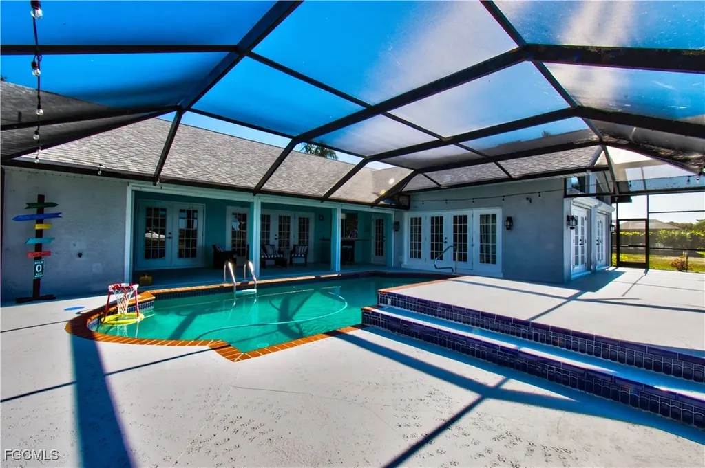4332 Country Club Boulevard Cape Coral FL 33904